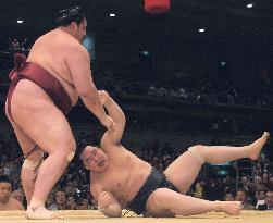 Asashoryu suffers 3rd loss at spring sumo tourney